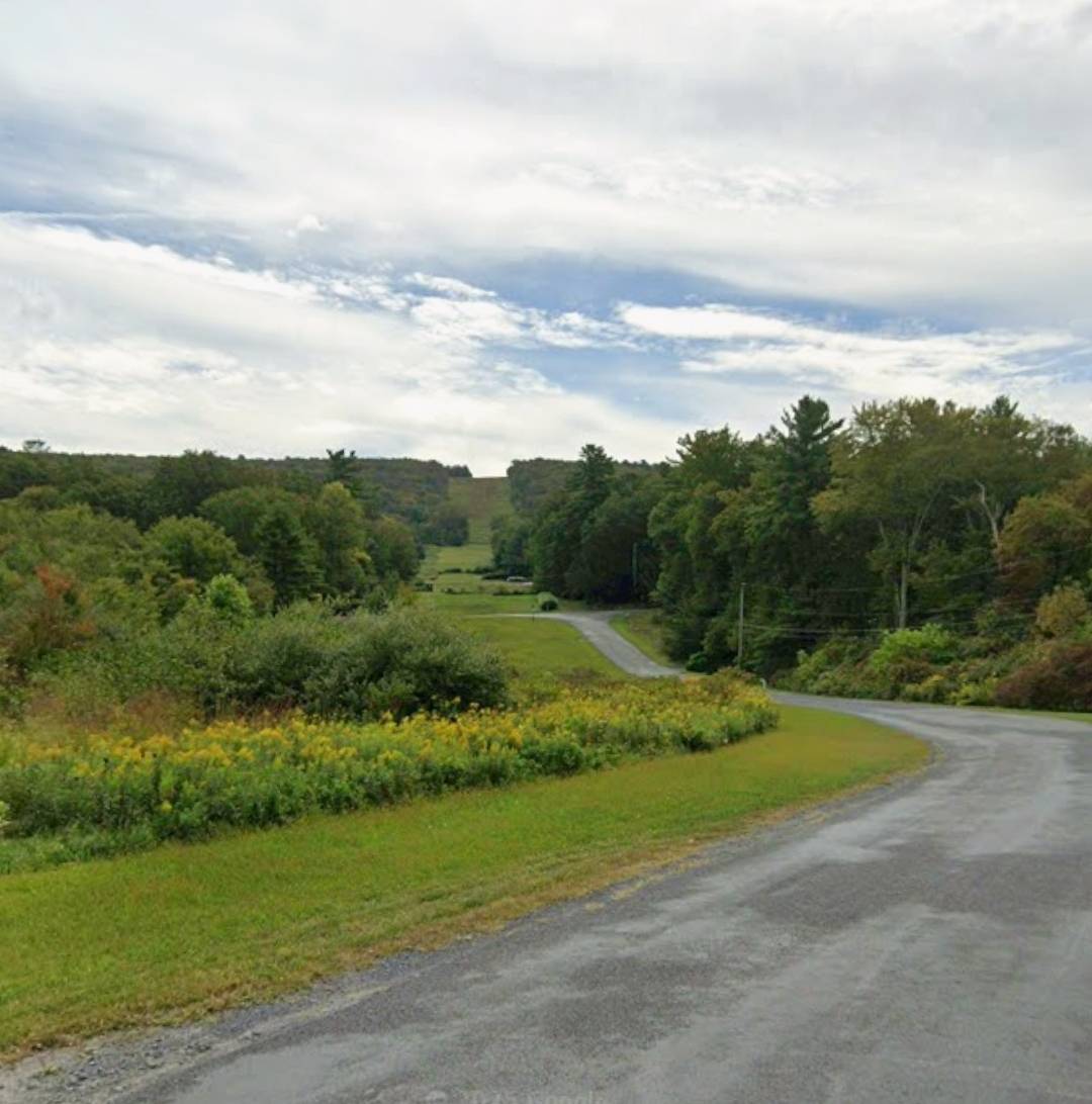 Rossland Lake Estates scenic road and valley
